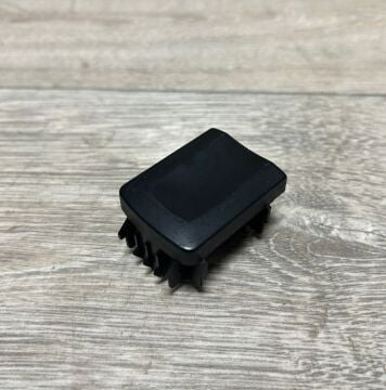 Göğüslük Boş Kapak Çıkma 8L0941515A Audi A3 1997-2000