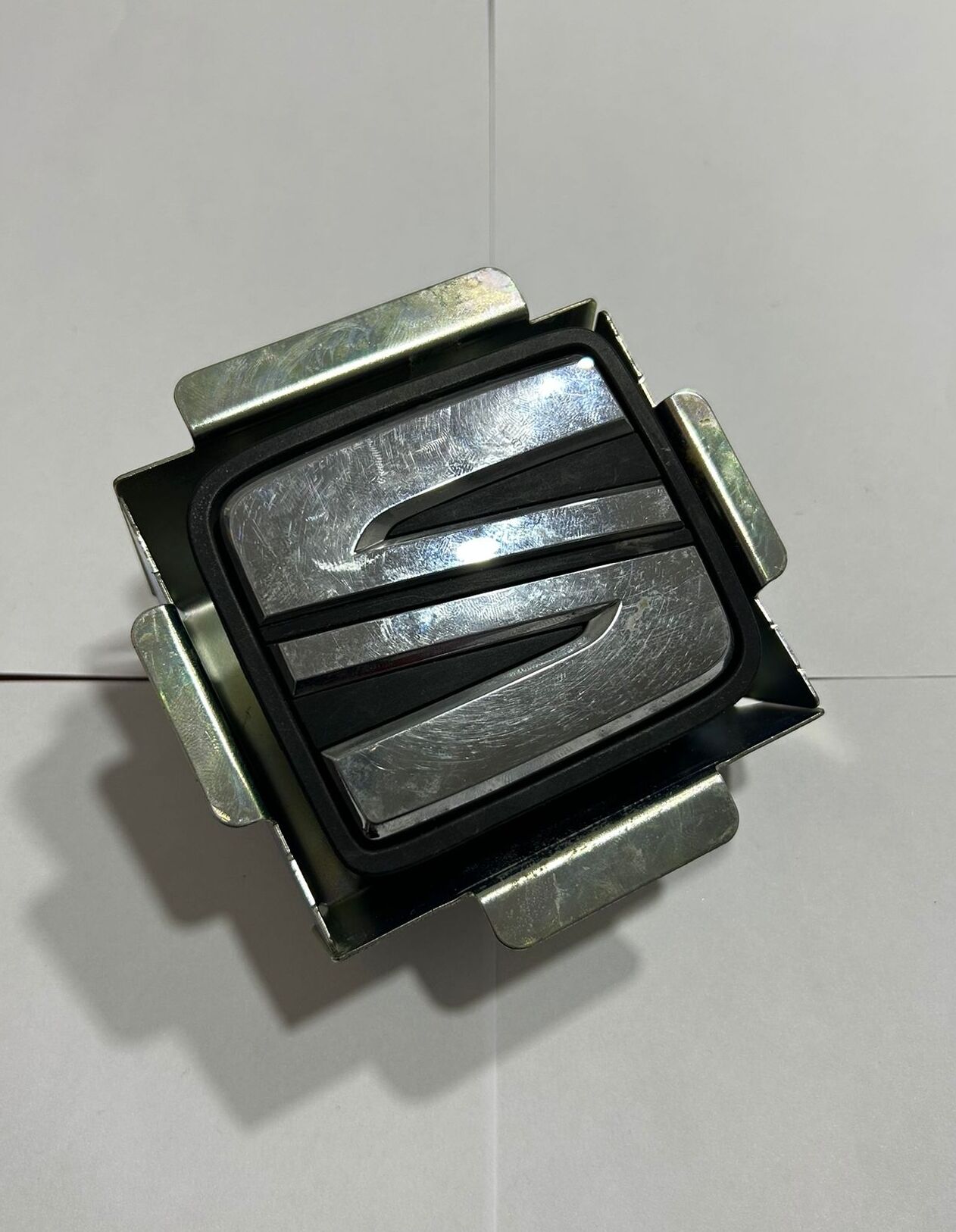 Bagaj Açma Kolu Armalı Çıkma 6J0827565 6J0827565A 6J4827565E 6J4827565C Seat İbiza 2012-2024  Seat Leon 2010-2013