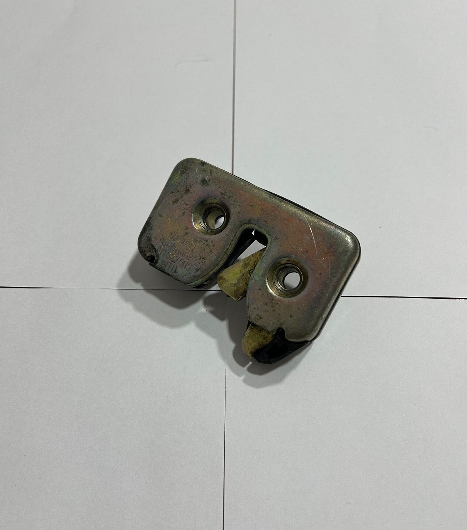 Bagaj Kilidi Çıkma 191827505 Golf 2 Jetta