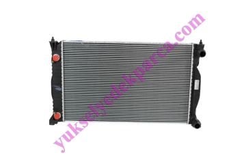 Su Radyatörü 8E0121251AE 8E0121251L 8E0121251B Audi A4