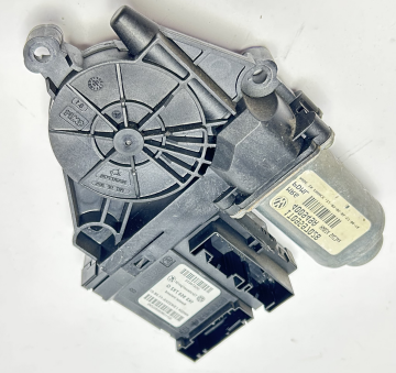 Cam Açma Motoru Sağ  1T0959702S 1T0959702B 1K0959792G Caddy 06-16