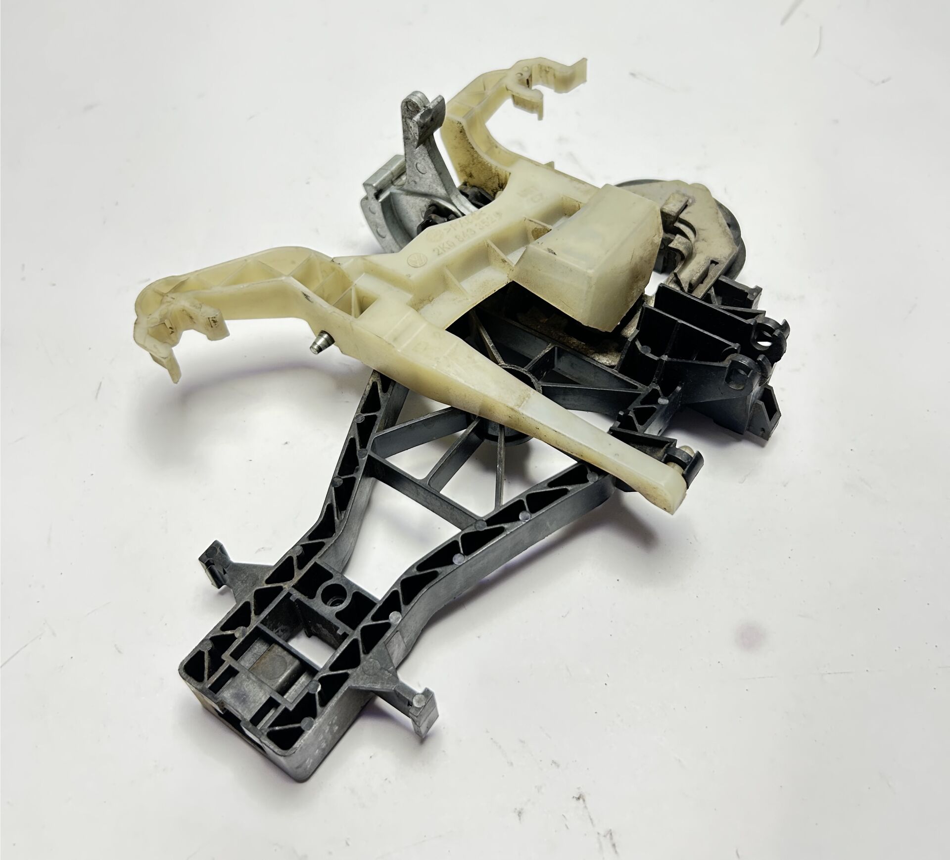 Kapı Kilit Gövdesi Sürgülü Sağ 2K0843352D 2K0843352C 2K0843352B 2K5843352B Caddy 2004-2015