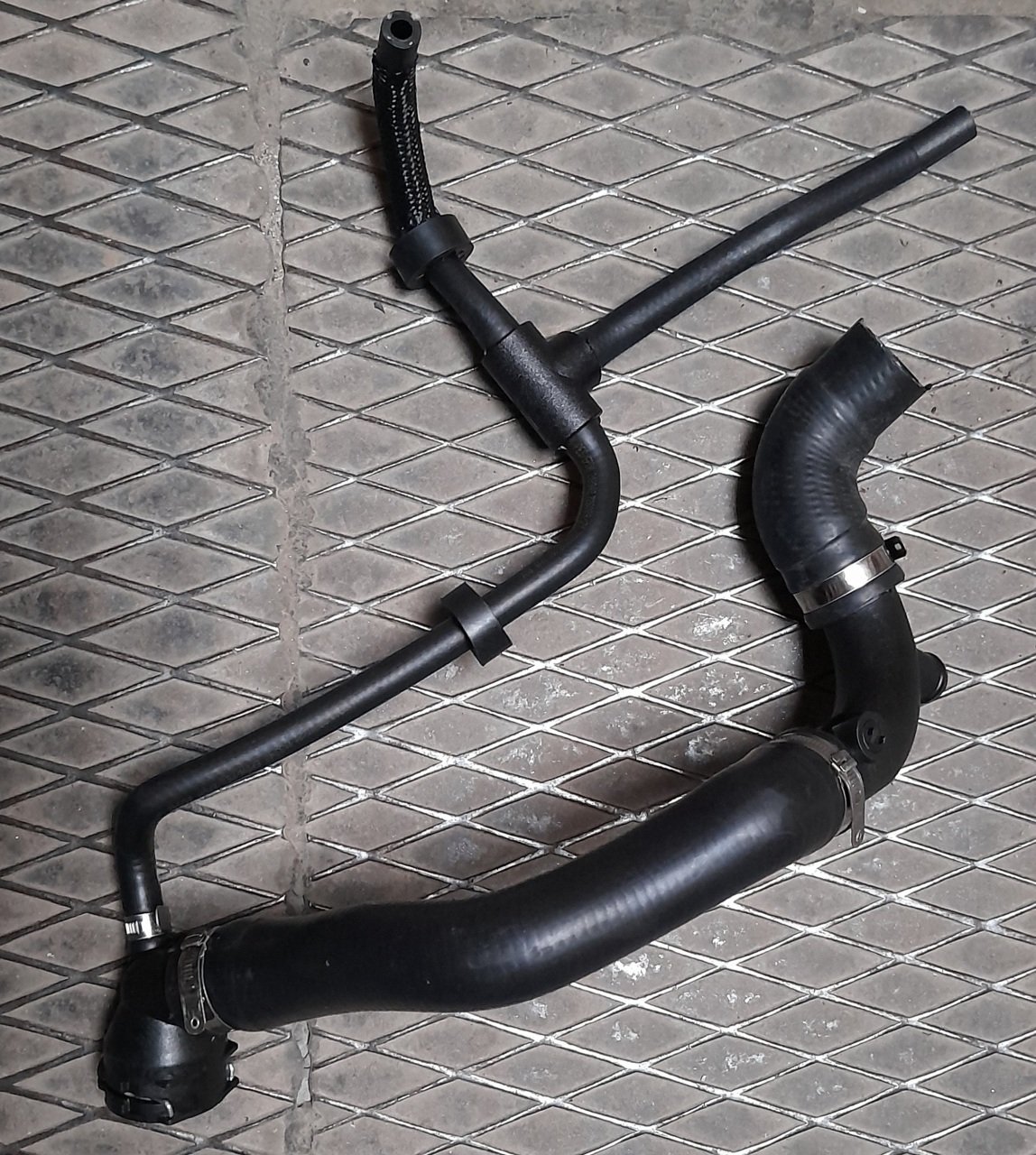 Su Hortumu Radyatörün Üstüne Geçen 1,6 Tdi Cay Clc 1K0122101KN 1K0122101JR