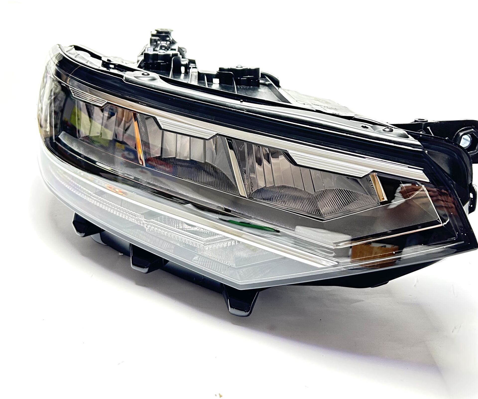 Far  Sağ Ledli 3G1941036P 3G1941036P Passat 2016-2024