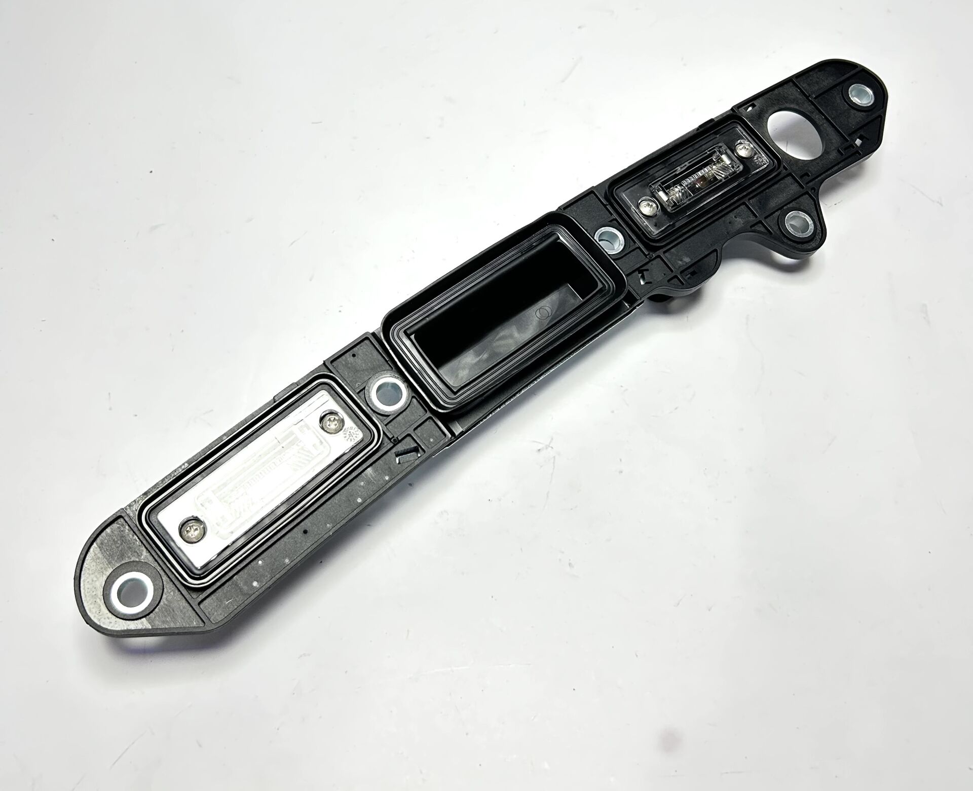 Touran 2002-2010 Go 5 Plus Bagaj Açma Kolu Plaka Lambaları Üzerinde 1T0827574L 1T0827574C 1T0827574J 1T0827574F