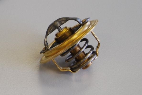 Termostat Yuvası 03L121114B 03L121113B 03L121121E