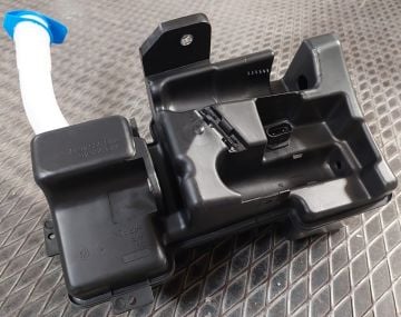 Silecek Su Deposu  5N0955453H 5N0955453B Tiguan 2012-2018