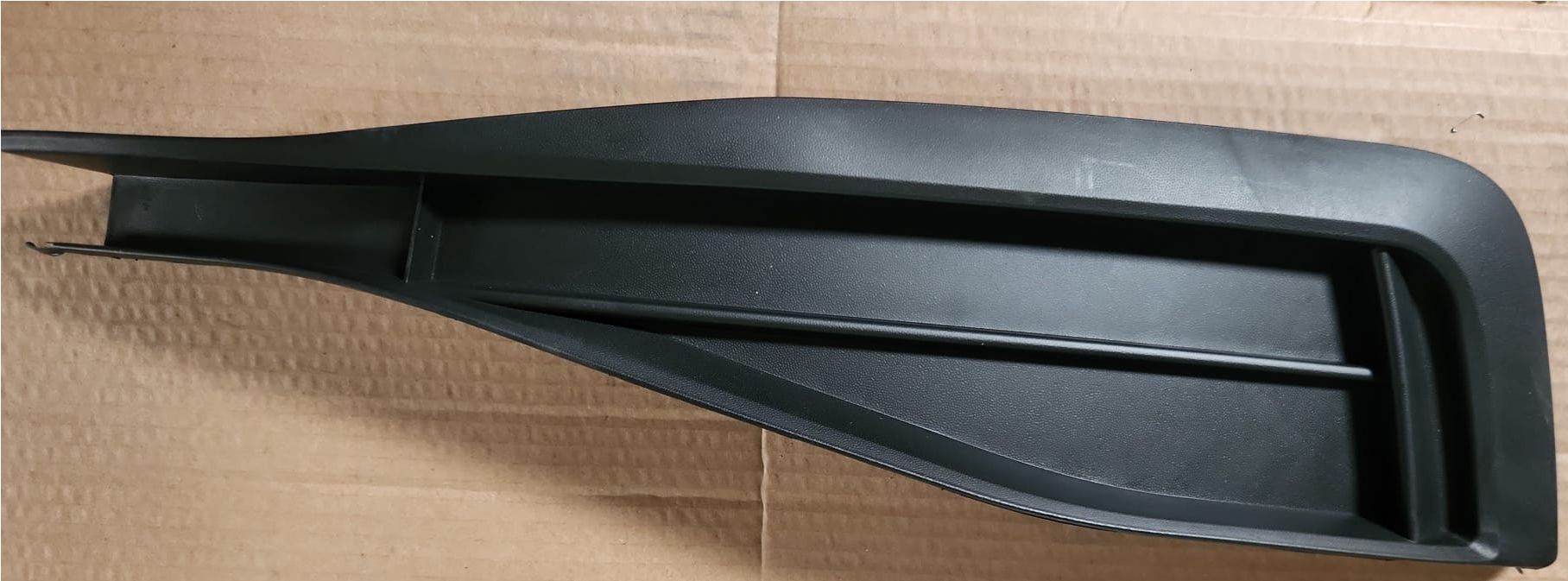 Tampon Izgarası Sol Sissiz Nikelajsız 3G0853665J Passat 2015-2020