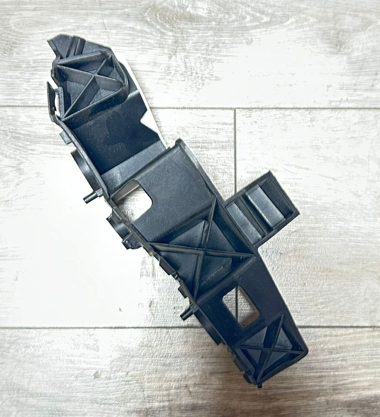 Panel Destek Braketi Sol Q 5 2016-2024 80A807283A