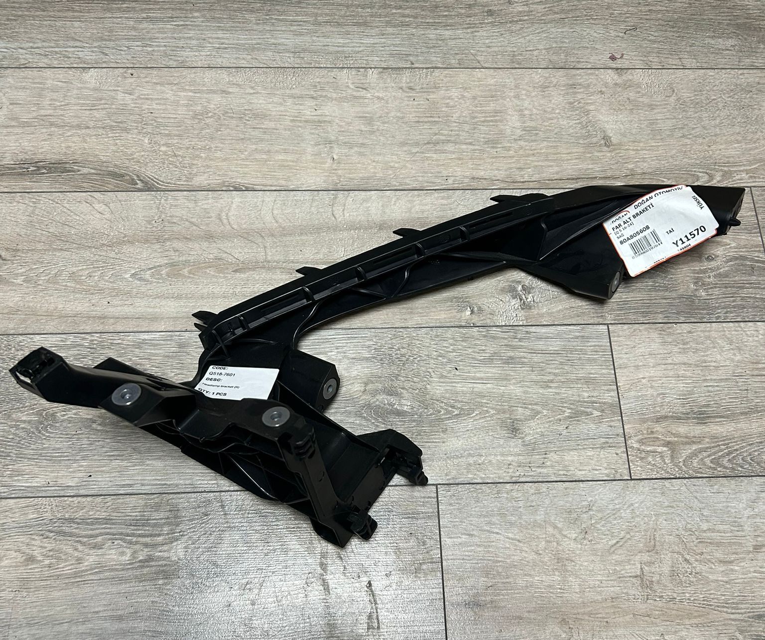 Far Alt Braketi Sağ Q 5 2016-2024 80A805608