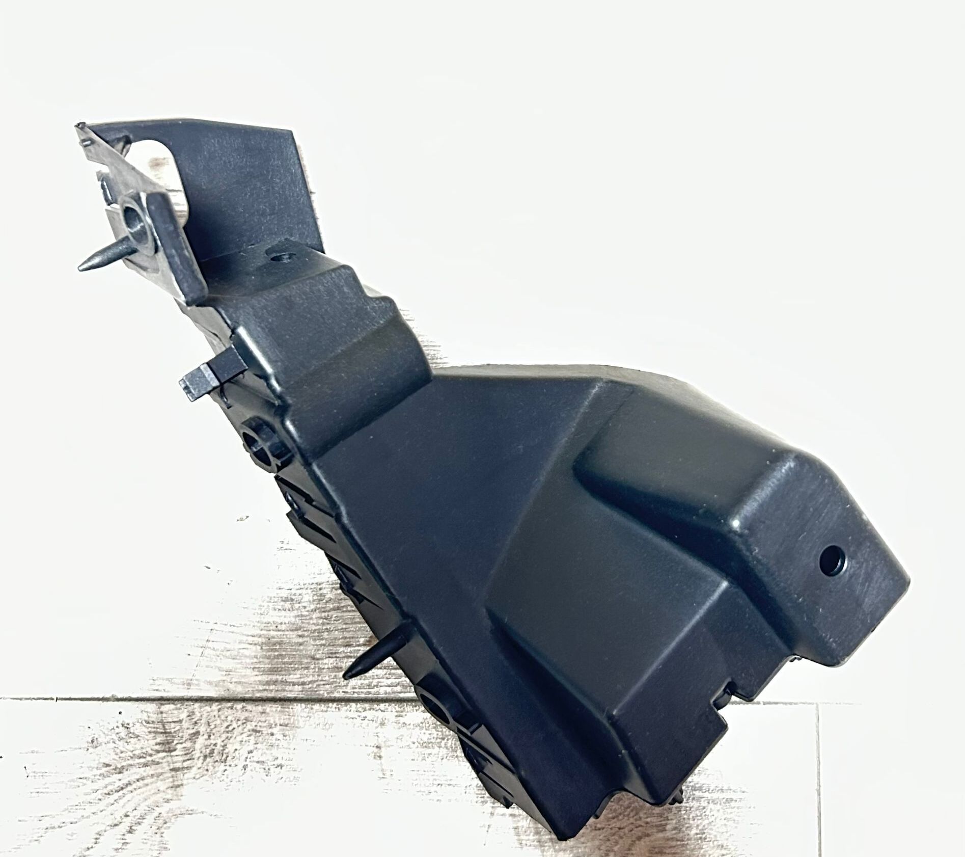 Panel Destek Braketi Sağ Q 5 2008-2018 8R0807284C 8R0807284 8R0807284B