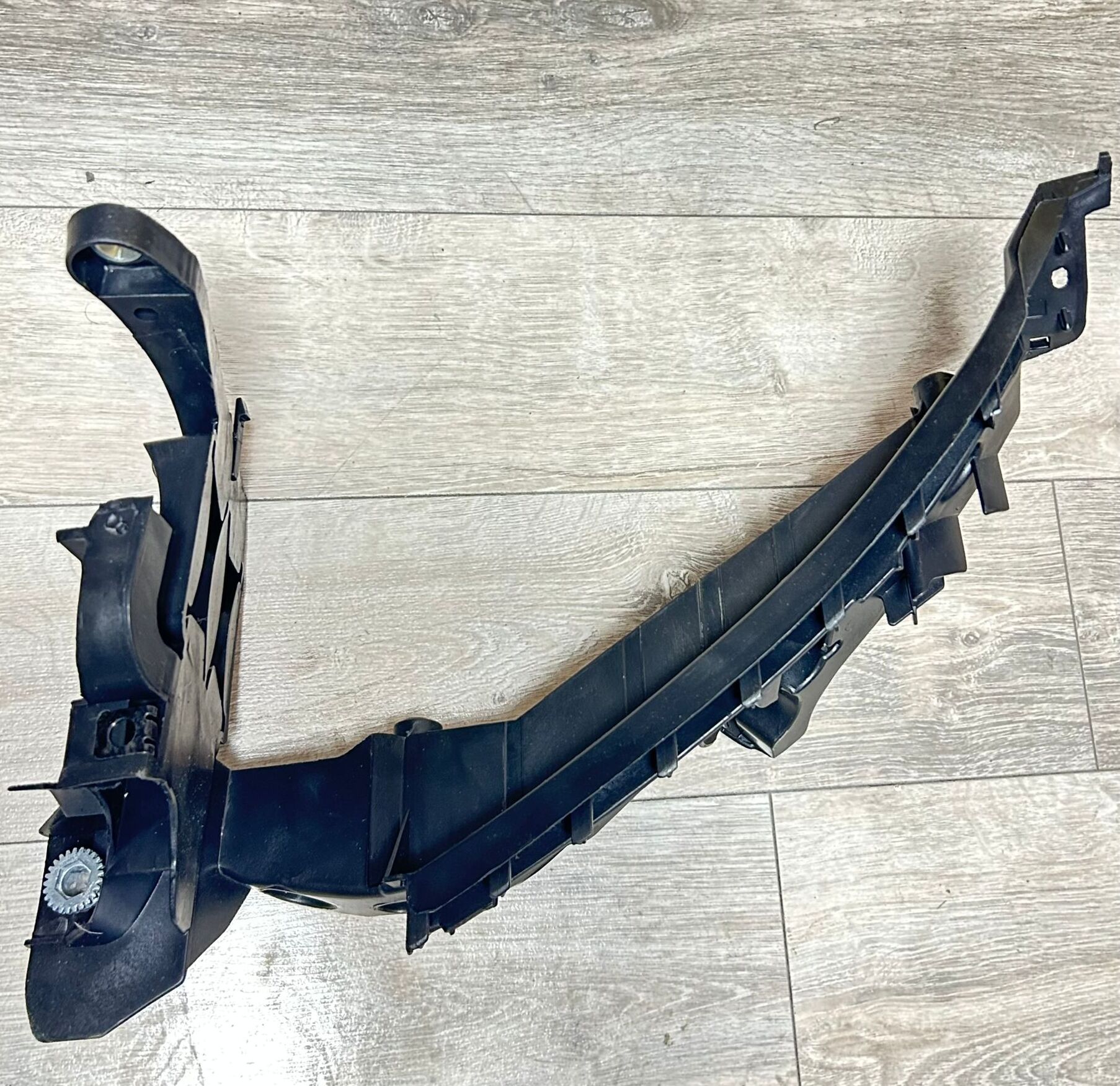 Far Alt Braketi Sol A 4 2008-2012 8K0805607C 8K0805607 8K0805607A