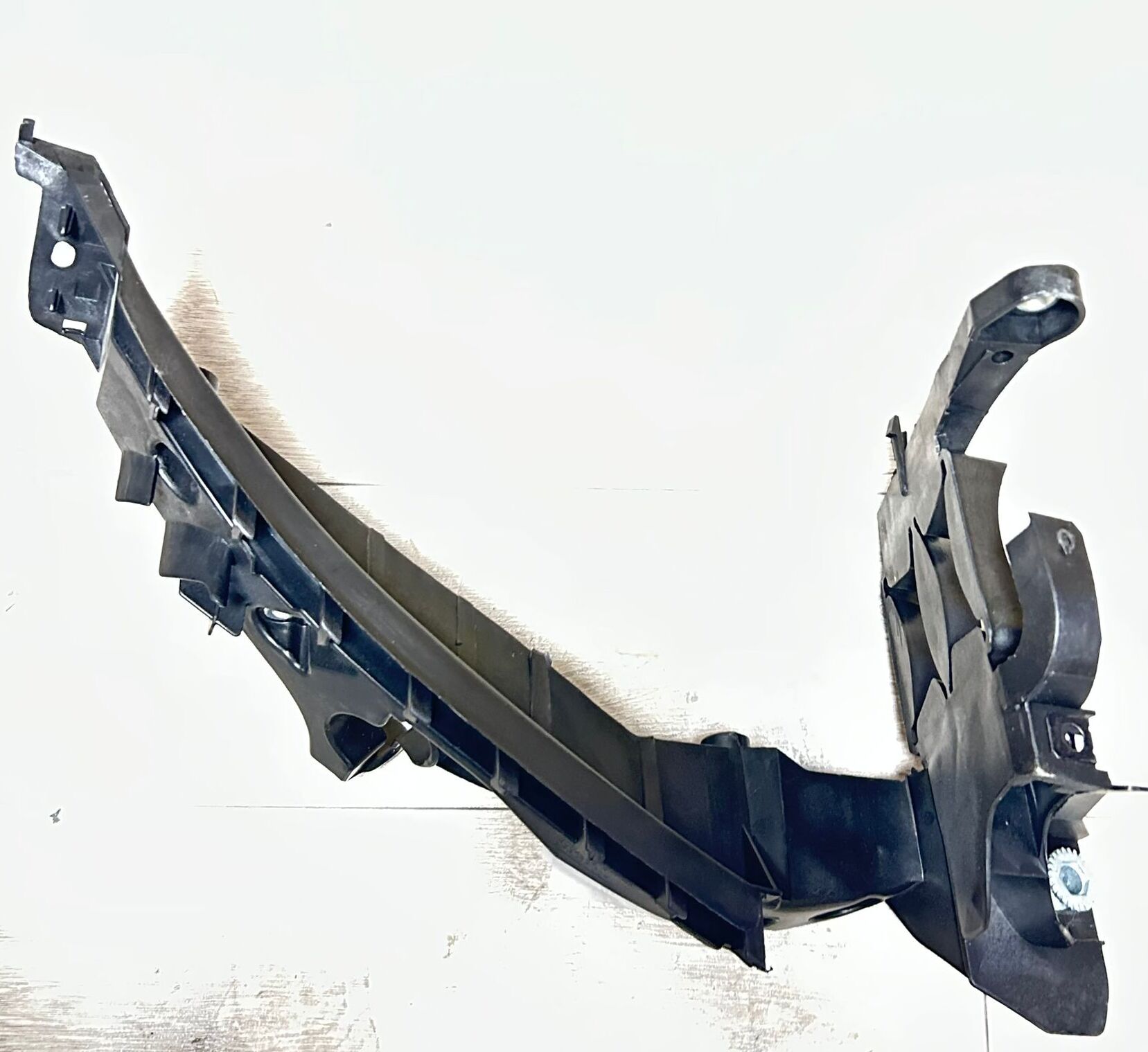 Far Alt Braketi Sağ A 4 2008-2012 8K0805608C 8K0805608 8K0805608A