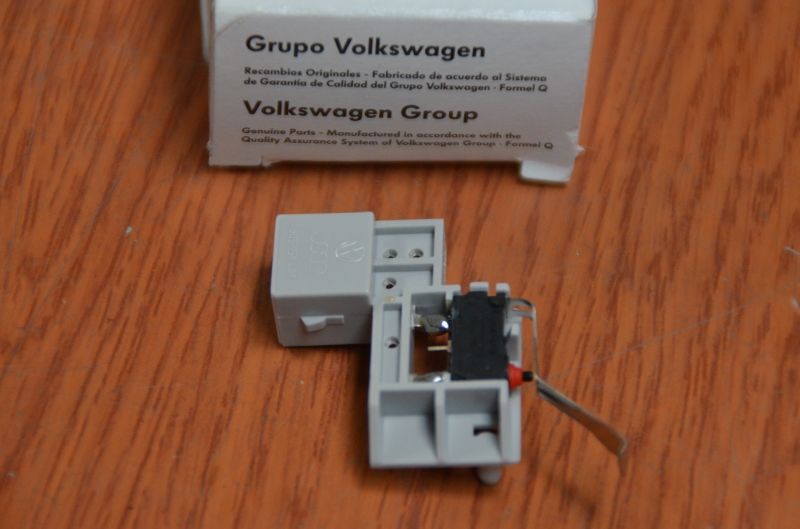 OEM Bagaj Kilit Şalteri 8D5959489 Bora (1998-2005)-Passat